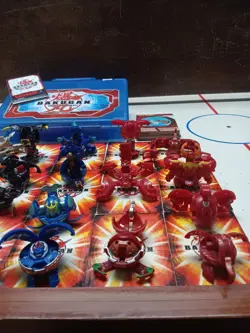 Bakugan - Large Lot! (20+ figures, 50+ cards, case) - Image 2