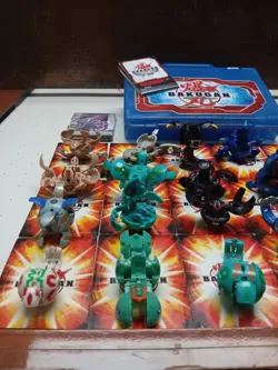 Bakugan - Large Lot! (20+ figures, 50+ cards, case) - Image 3