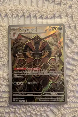 Kingambit 220/198 Scarlet & Violet Illustration Rare Holo Pokemon Card - Image 1