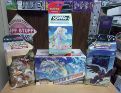 POKEMON LILLIE BOX + LYCANROC & CORVIKNIGHT V DECKS + SILVER BUILD STADIUM - Image 1