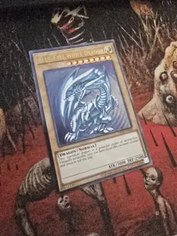 Blue-Eyes White Dragon Ultimate Rare OP28-EN001 Yugioh - Image 4