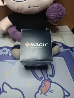 Ultra Pro MTG Oko Throne of Eldraine Deck Box And 100 Card Sleeves - Image 4