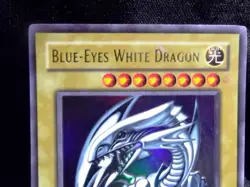 BLUE EYES WHITE DRAGON ULTRA RARE SDK-001 Gold Lettering YUGIOH! - NM- - Image 2
