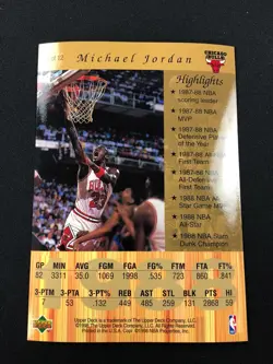 UPPER DECK MICHAEL JORDAN GOLD SERIES OVERSIZED CARD! 1988 - Image 2