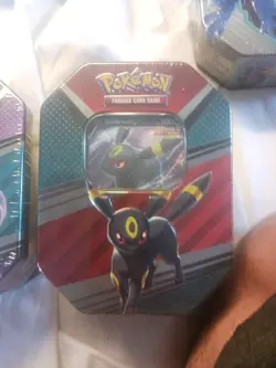 Pokemon TCG Umbreon V Heroes Tin New Sealed 4 booster packs 2022 - Image 1