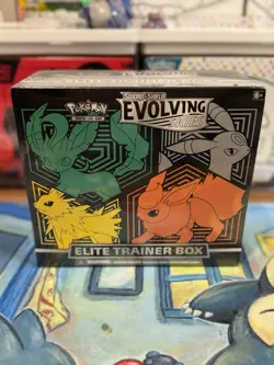Pokemon TCG Sword & Shield Evolving Skies Elite Trainer Box ETB New (With Case) - Image 2