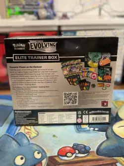 Pokemon TCG Sword & Shield Evolving Skies Elite Trainer Box ETB New (With Case) - Image 4