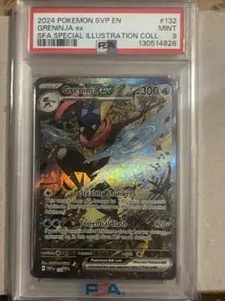 Pokemon Greninja 132 SVP en Shrouded Fable Scarlet & Violet Black Star PSA9 - Image 1