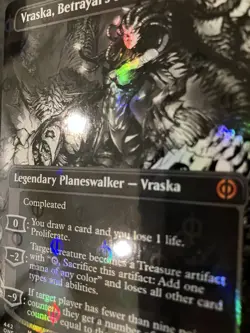 Magic MTG - Vraska, Betrayal's Sting (Borderless) (Step-and-Compleat Foil) - ONE - Image 2