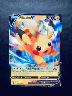 Carte Pokemon PIKACHU SWSH285 PROMO Ultra Rare V FR [NM/M] - Image 1