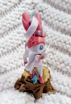 Pokemon Sylveon Collectible Figure 2013 Pokemon TCG Sylveon Collection Box - Image 4