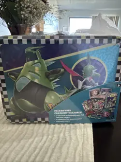 The POKEMON Trading Card Game Collector Chest: Scream Tail and Iron Valiant - Image 1
