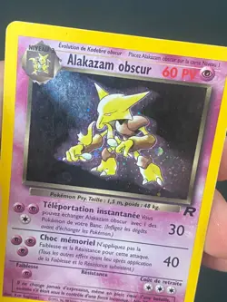 CARTE POKEMON ALAKAZAM OBSCUR 1/82 FR HOLO SWIRL WIZARDS TEAM ROCKET - BE/TBE - Image 2