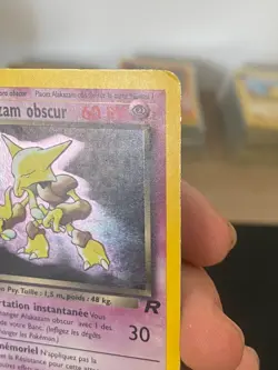 CARTE POKEMON ALAKAZAM OBSCUR 1/82 FR HOLO SWIRL WIZARDS TEAM ROCKET - BE/TBE - Image 3