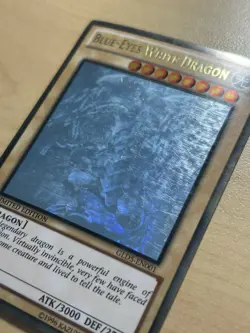 Yu-Gi-Oh! Blue-Eyes White Dragon Limited Edition Ghost Rare Card GLD5-EN001 - Image 3
