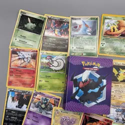 Lotto 23 Carte Pokemon (Reshiram, Lt Surge’s Pikachu) + Mini Album Darkrai - Image 2