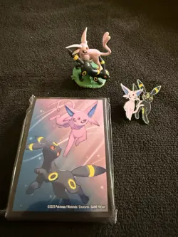 Umbreon & Espeon Card Sleeves with Pins and Figurine - Prismatic Evolutions - Image 1