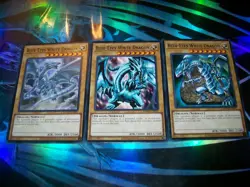 3x Blue-Eyes White Dragon 3 Artworks 1st Edition Common SDWD Yu-Gi-Oh! - Image 1