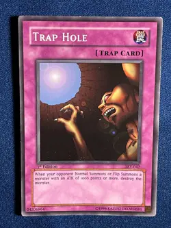 YUGIOH! STARTER DECK: KAIBA EVOLUTION #SKE-042 TRAP HOLE 1ST EDITION COMMON - Image 1