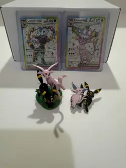 UMBREON AND ESPEON EX PRISMATIC EVOLUTIONS PROMO CARDS FIGURE PIN AND FIGURINE - Image 1