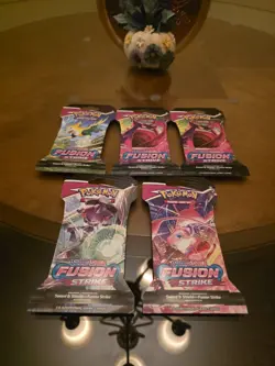 Pokemon TCG: Sword & Shield-Fusion Strike Sleeved Booster Pack - 5 packs 820650809163 - Image 1