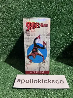 Magic The Gathering Marvel's Spider-Man Gift Bundle English 2025 in hand - Image 2