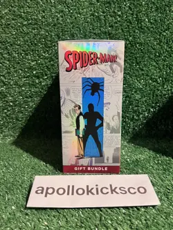 Magic The Gathering Marvel's Spider-Man Gift Bundle English 2025 in hand - Image 3
