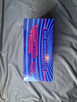 Pokemon TCG Darkness Ablaze Elite Trainer Box - Image 3