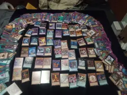 1000 YUGIOH CARDS INSTANT COLLECTION HUGE LOT W/ dozens Of Holos PLEASE READ!!! - Image 1