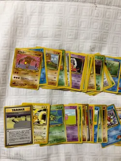 LOT OF ~200 VINTAGE POKEMON CARDS - Image 2