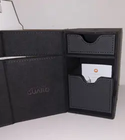 Ultimate Guard Flip N Tray Black 100+ Xenoskin Monocolor Deck Case Commander - Image 1
