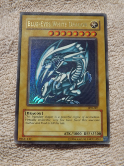 Yu-Gi-Oh! BLUE-EYES WHITE DRAGON #SDK-001 LIGHT PLAY - Image 1