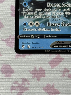 Glaceon V (040/203) Holiday Calendar Holo LP Pokemon TCG Card - Image 5