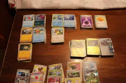 Large lot Pokemon cards, lots of shiny foil holo. 700 total cards - Image 2