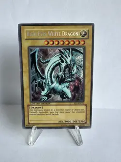 Yugioh Blue-Eyes White Dragon FL1-EN001 Limited Edition Secret Rare Near Mint/LP - Image 1
