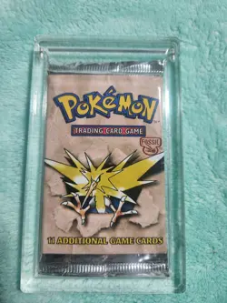 POKEMON FOSSIL BOOSTER PACK ZAPDOS ART WOTC 1999 FACTORY SEALED - Image 1