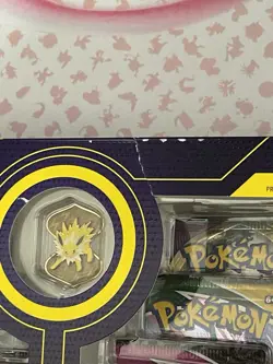 2022 Pokemon TCG Jolteon VMAX Premium Collection Box Factory Sealed - Image 3