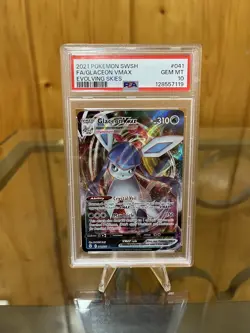 Pokemon TCG Glaceon VMAX Evolving Skies 041/203 PSA 10 - Image 1