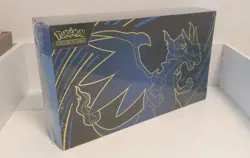 ???? Pokemon UPC - Charizard Fiamme Spettrali 2025 Collezione Ultra Premium ITA - Image 1