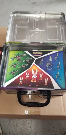 Pokemon 2021 Eevee Evolutions TCG Promotional Treasure Chest Lunchbox Tin ????? - Image 4