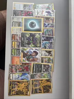LOT OF 28 POKEMON MIXED HOLOS RARE - Image 1