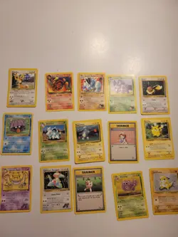 Lot 2 of 200+ vintage 1999 & 2000 Pokemon cards - Image 3