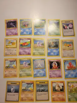 Lot 1 of 200+ vintage 1999 & 2000 Pokemon cards - Image 3
