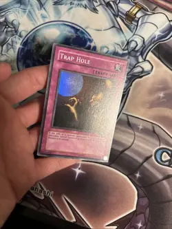 (39) Yu-Gi-Oh Trap Hole LOB-058 Super Rare Unlimited LP - Image 3