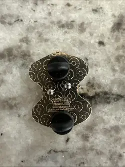 Jolteon VMAX Premium Collection Official Pokemon TCG Enamel Pin - Image 2