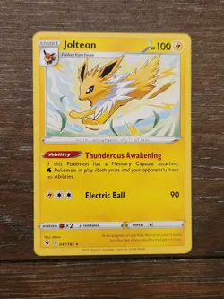 Jolteon 047/185 Vivid Voltage Non Holo Rare Eeveelution Pokemon 2020 NM - Image 1