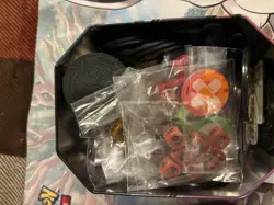 Pokemon TCG Heroes Tin Umbreon, Mixed coins and dice inside, not sealed - Image 4