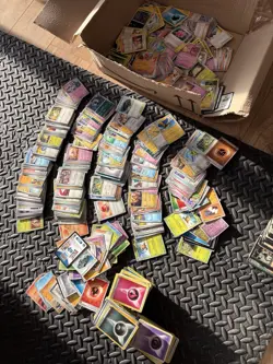 Gros lot de plusieurs milliers (U) de cartes Pokemon - De 2005 a 2024 environ - Image 1