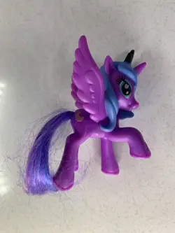 My Little Pony Collectible Cards (2013) Includes A Pre-owned Princess Luna Toy - Image 3