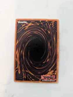 Yugioh Blue-Eyes White Dragon SDK-E001 Ultra Rare Unlimited Light Play - Image 2